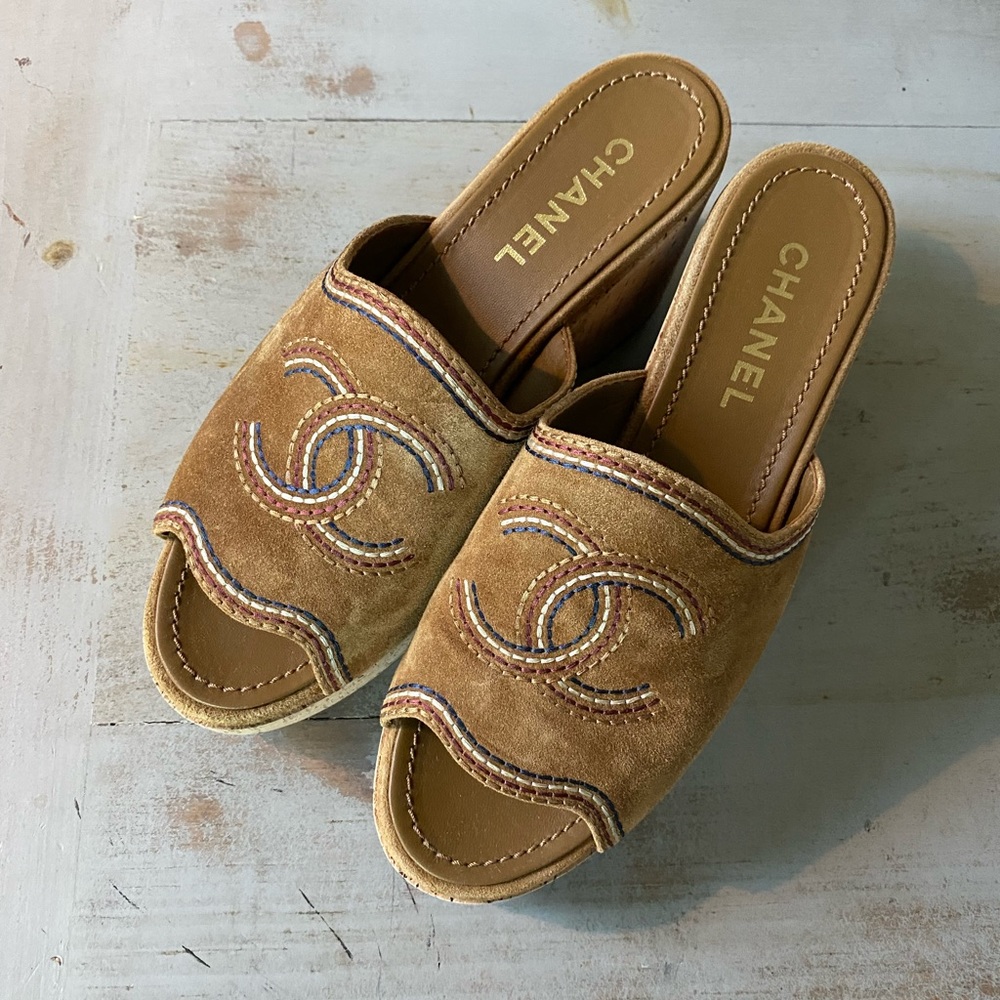NEW IN BOX 2022 Chanel 2022 Suede Mules Size 39
